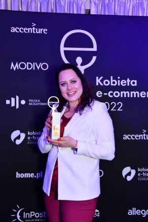 Nagroda-Internautow-kobieta-e-commerce